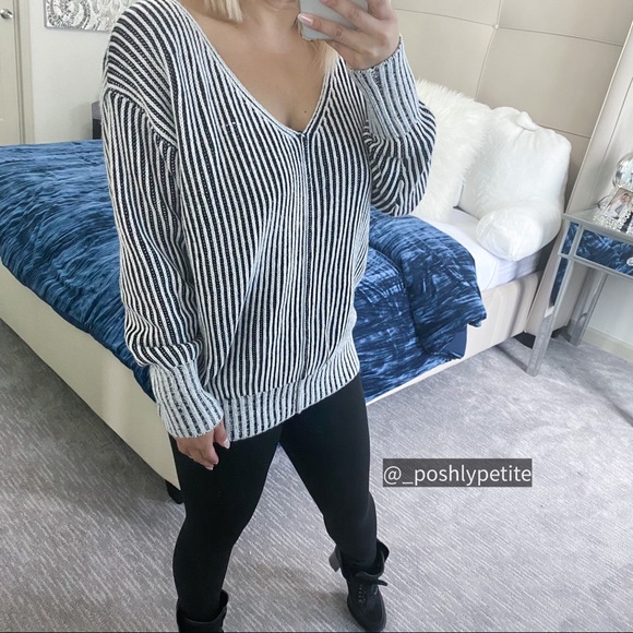 Bohme vertical striped white & black v-neck knit wear sweater long sleeve  top - Picture 4 of 15
